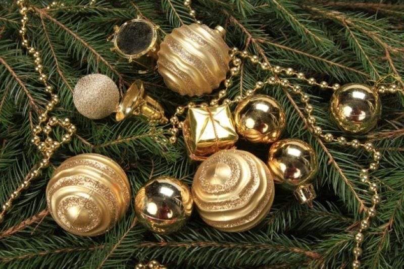 Amazing Ideas for Setting Up the Perfect Artificial Christmas Tree in your Home